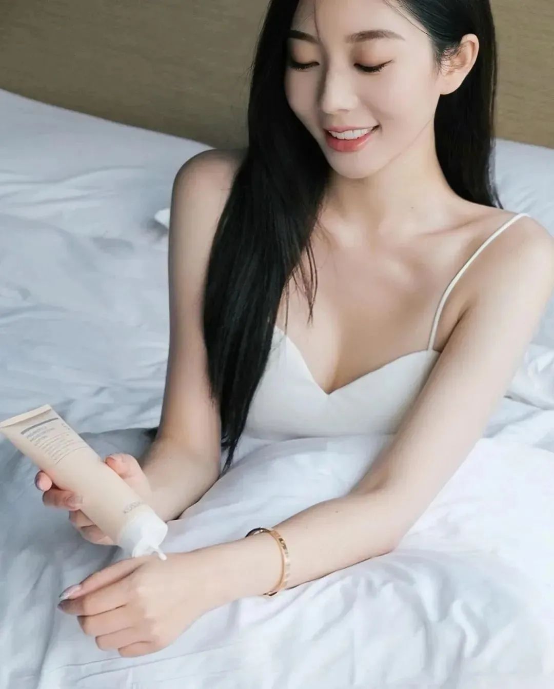 台湾网红 | 安娜，甜美又性感的治愈系女神