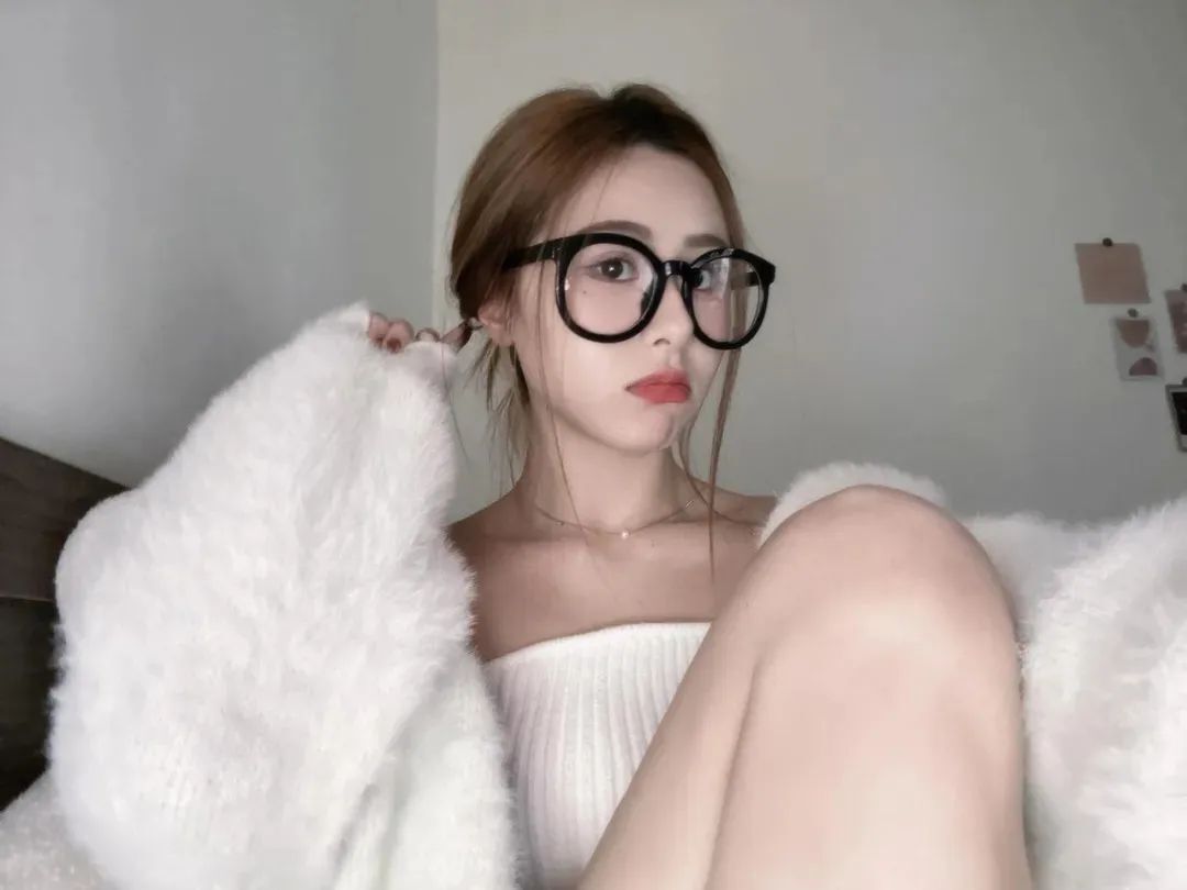台湾网红 | 甜美又迷人的短发女神