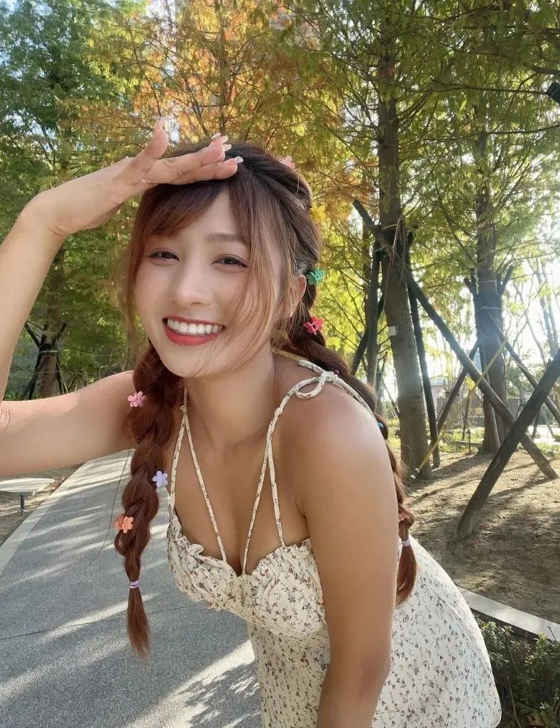 台湾网红 | 邱紫庭，清纯又可爱的啦啦队女神