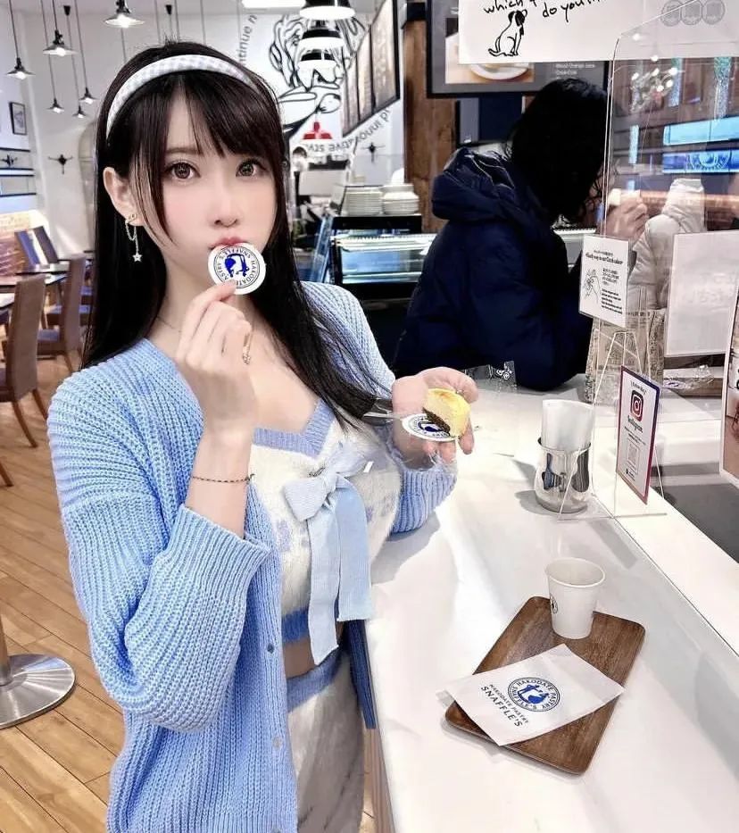 台湾网红 | 蕾儿，甜美又性感的顶级车模