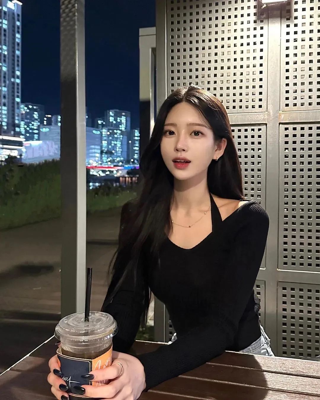 韩国极品模特！拥有纯天然完美“初恋”女神脸蛋的她，身材实力杠杠的！