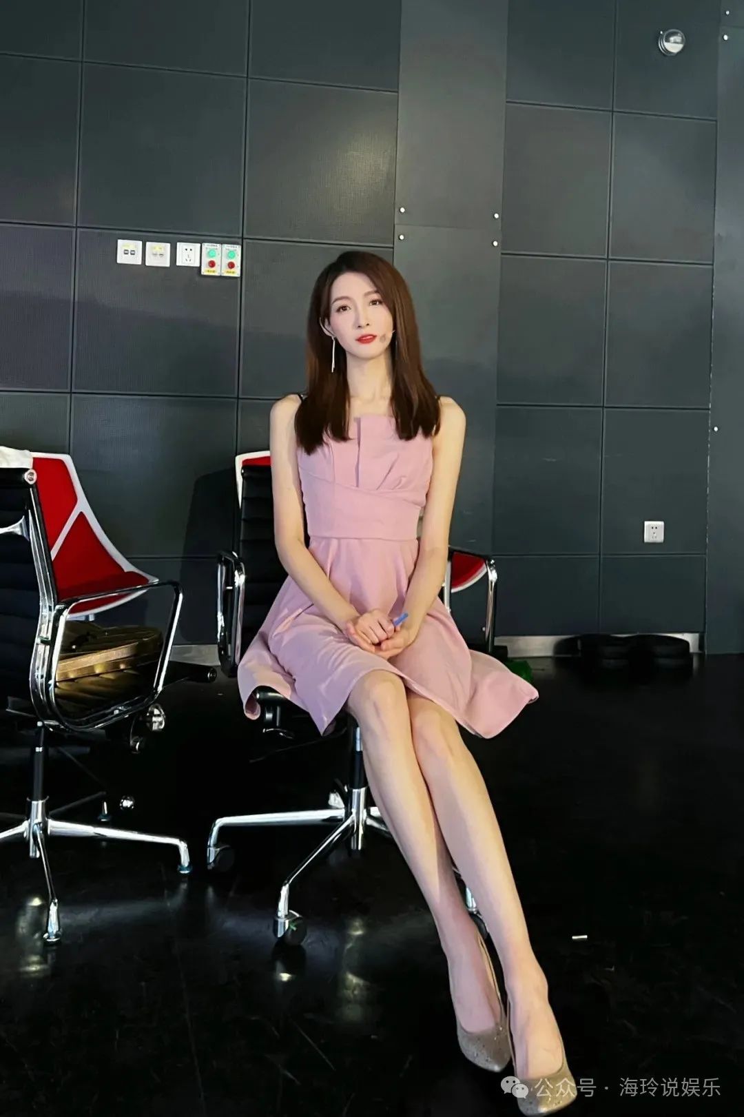 腾讯最美女主播！颜值出众，身材实力杠杠的！