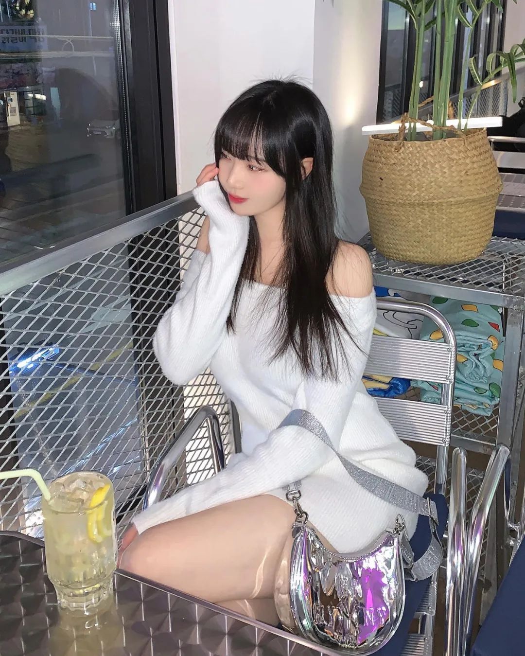 前凸后翘，完全顶不住