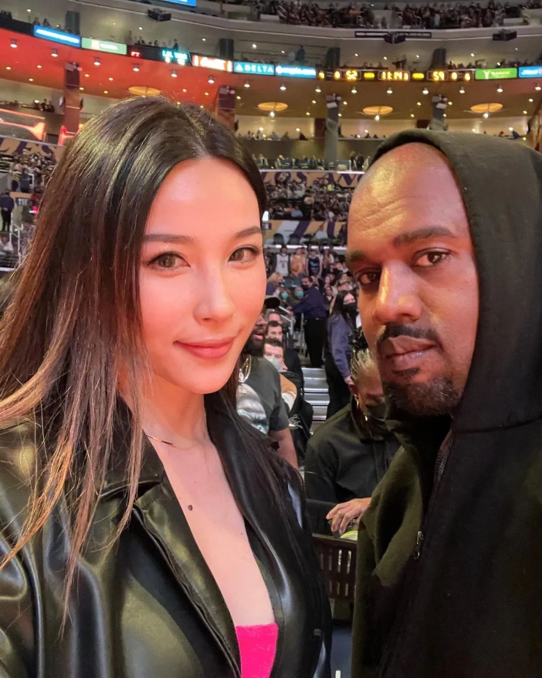 “湖人最美球迷”，一双大长腿太抢镜，球迷都知道的！