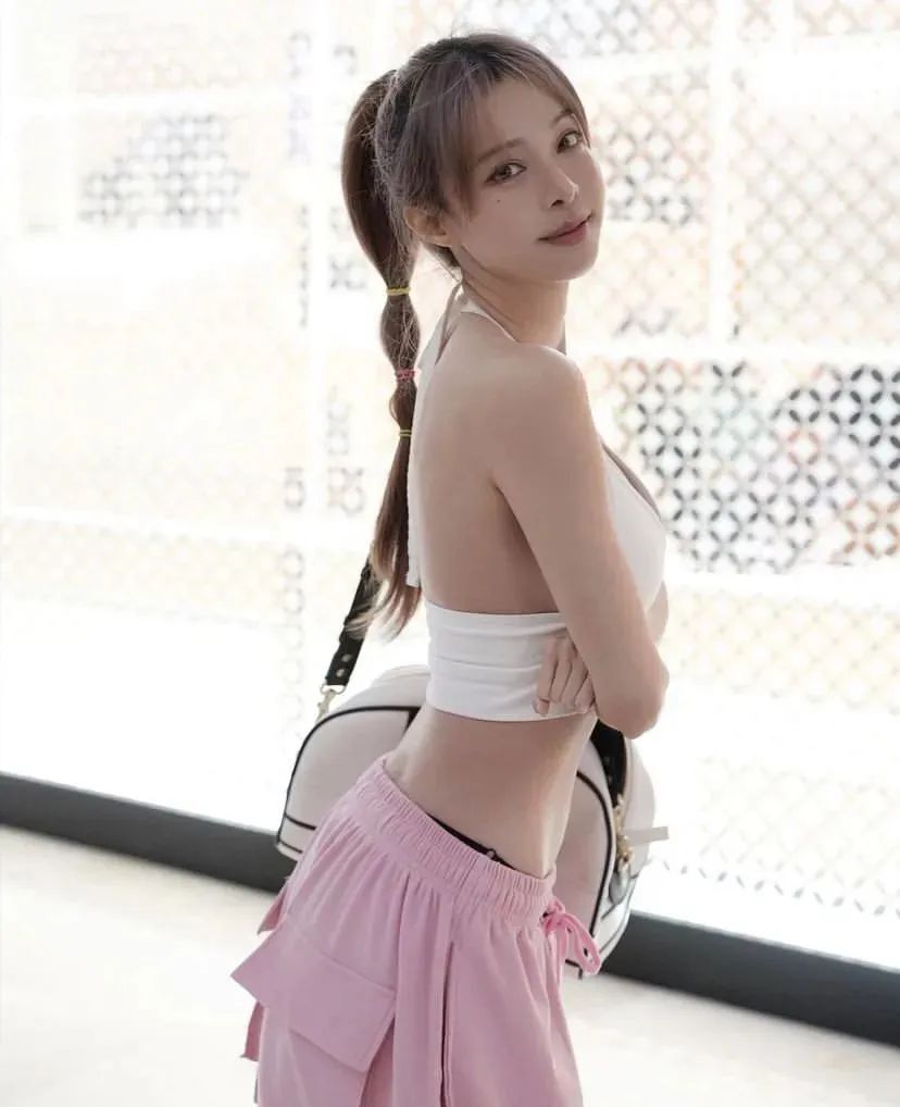 马来西亚网红李元玲，甜美又性感的钢琴女神