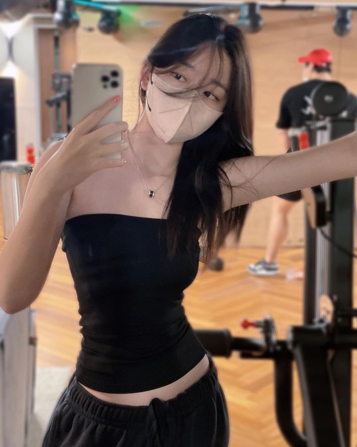 凹凸有致！高颜值运动少女，谁能顶得住？