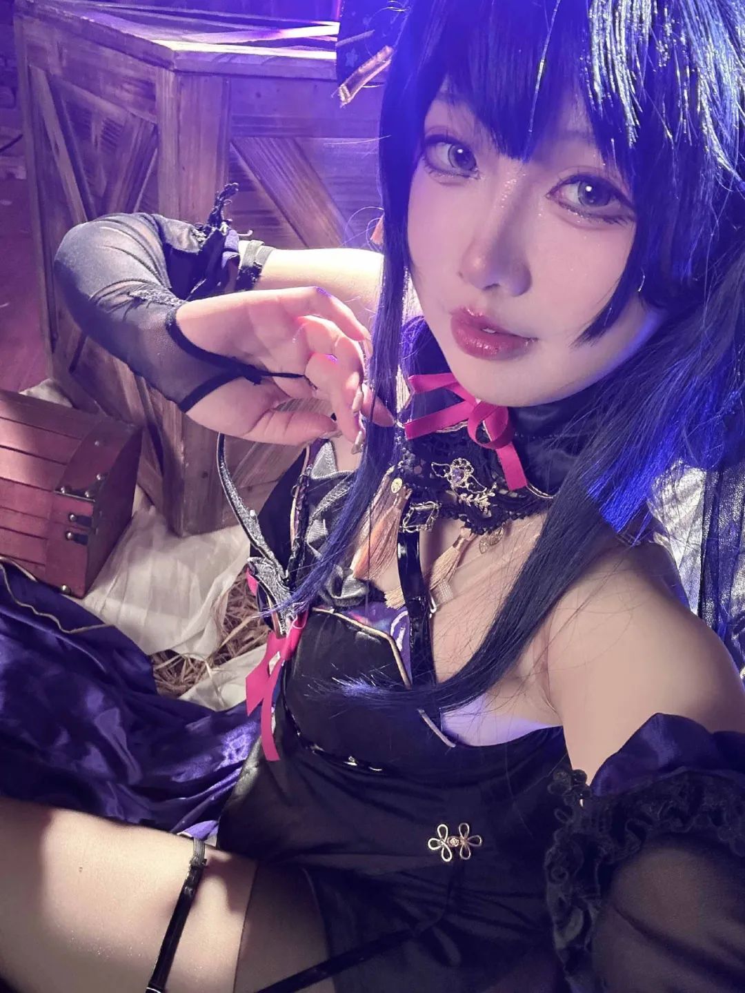 原神cos：清凉睡衣申鹤太顶了！邪魅刻晴雷神谁见过？