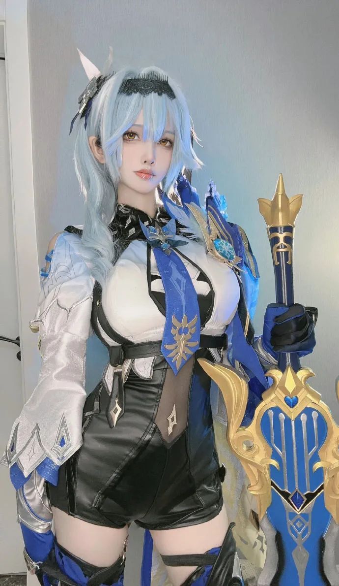原神cos：雪白婚纱+抹胸，神子大人太御了！女仆甘雨超有气质，泳装刻晴太顶了！