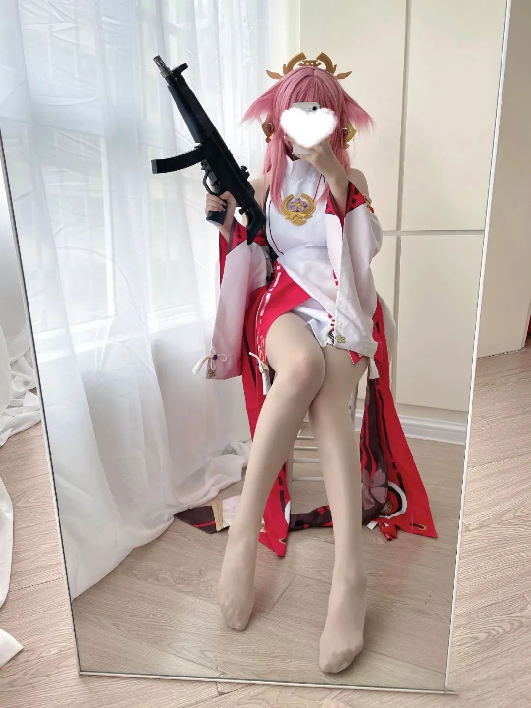 原神cos：裸足妮露让人狂喜！居家服雷神太顶了！八重神子手拿AK47！
