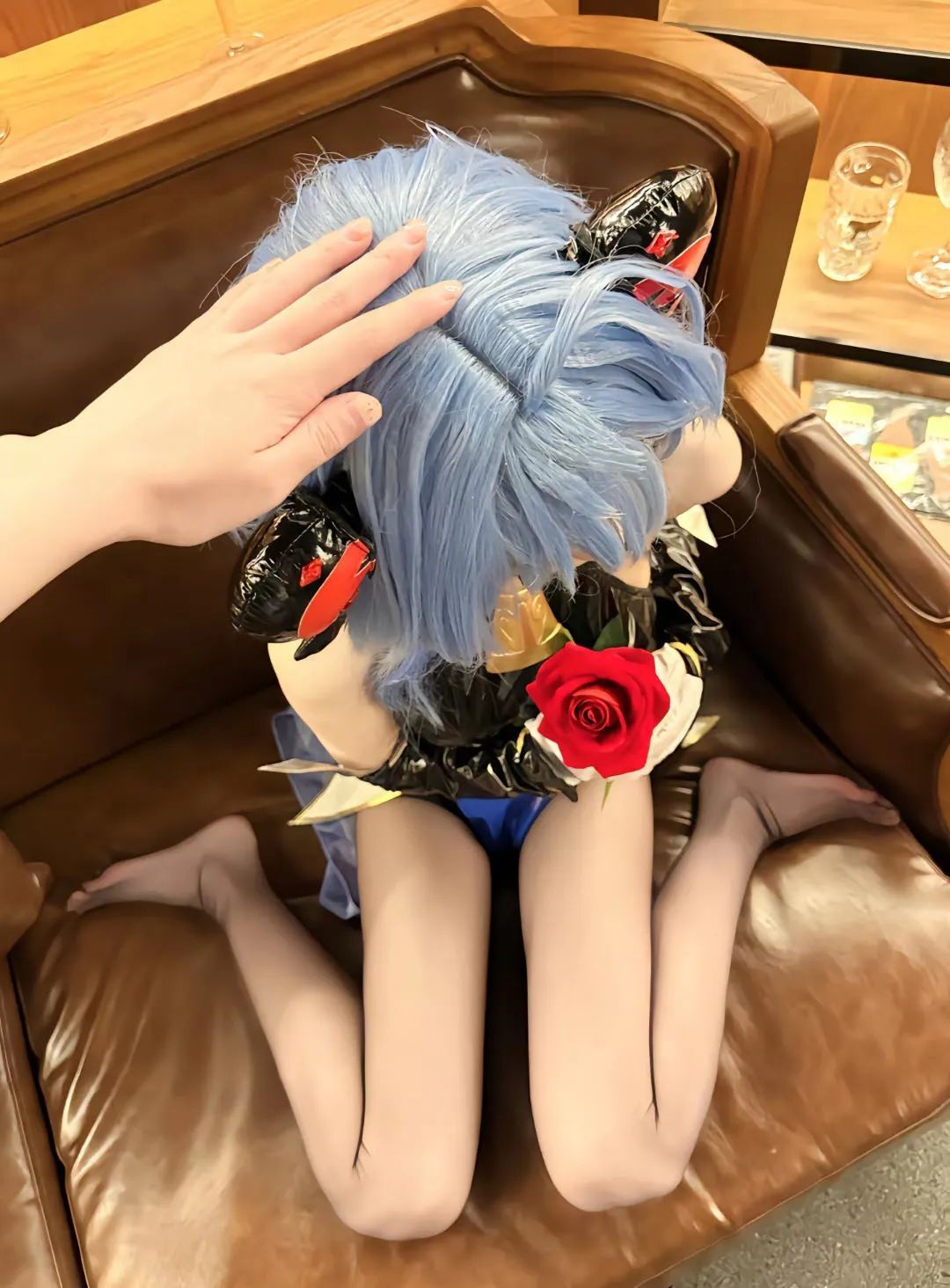 原神cos：黑丝+皮裤，兔女郎甘雨太美了！赛车服申鹤，草神泳装，旗袍莫娜，看到就不能错过！
