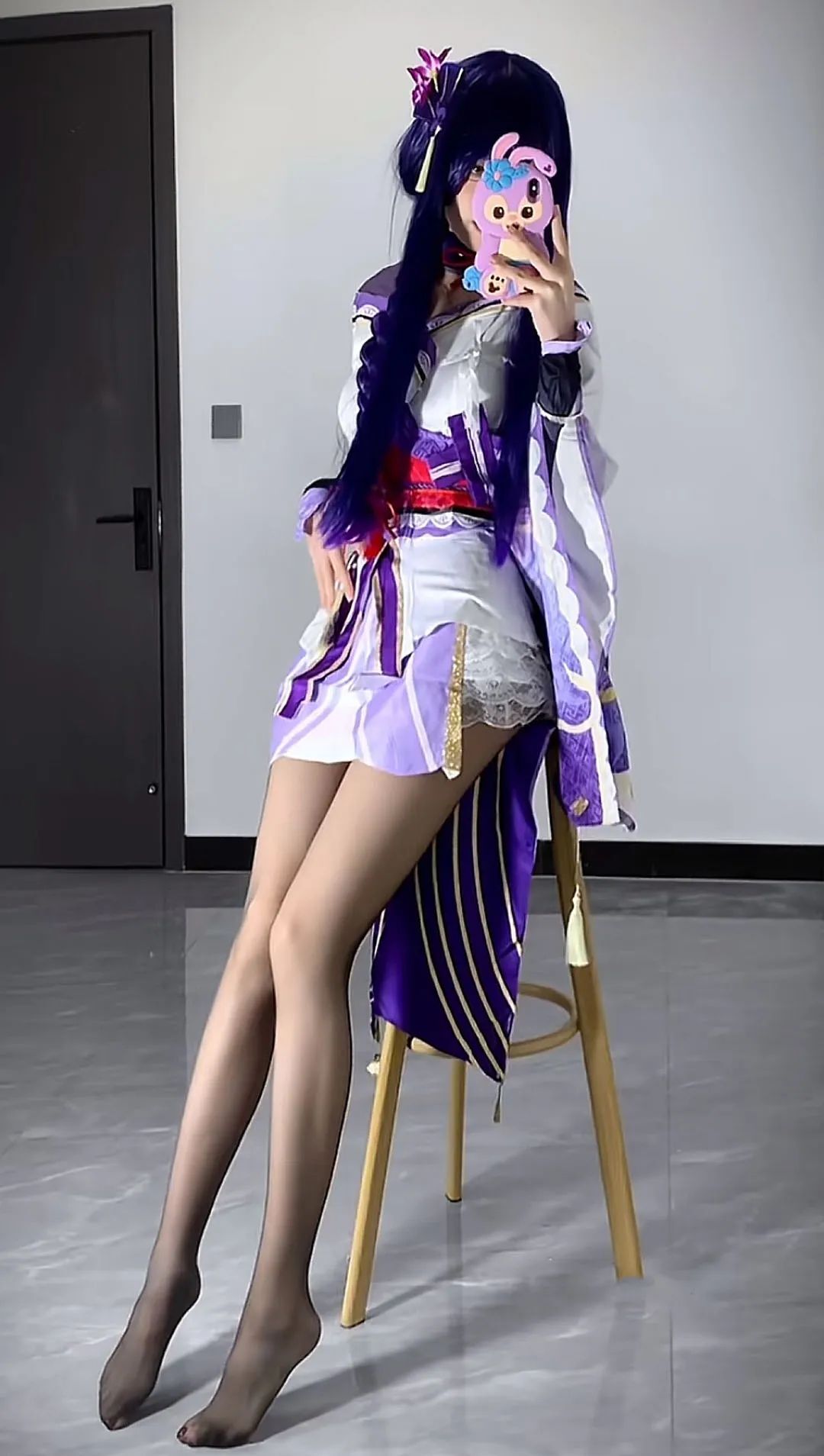 原神cos：黑丝+包臀裙，雷神太顶了！裸足刻晴归终让玩家狂喜，丽莎阿姨的黑丝无人超越！