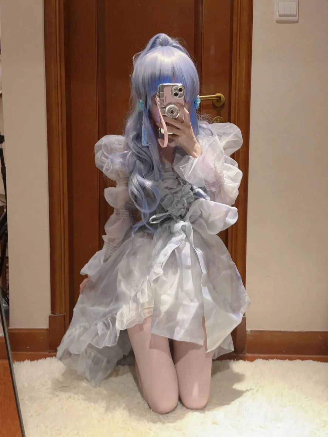 原神cos：裸足+女仆装，雷神太可爱了！红色旗袍申鹤，白丝女仆神子，刻晴甘雨黑丝皮裤让人狂喜！