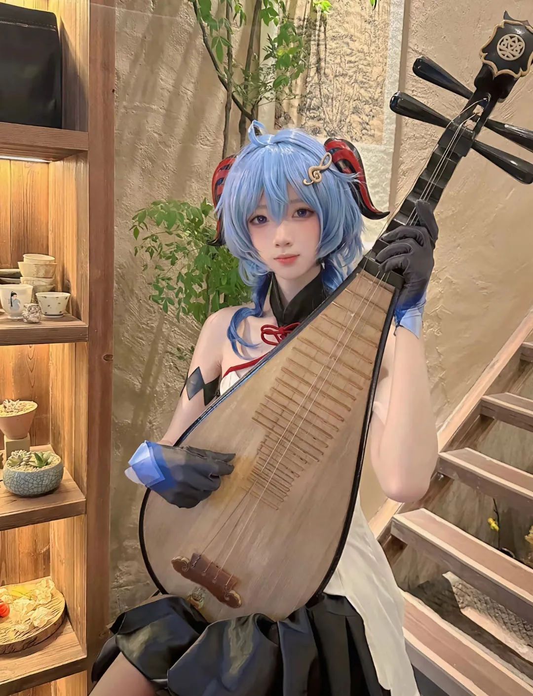 原神cos：黑丝连衣裙刻晴美出新高度！古装汉服甘雨，大草神，雷神制服，绫华女仆让人狂喜！