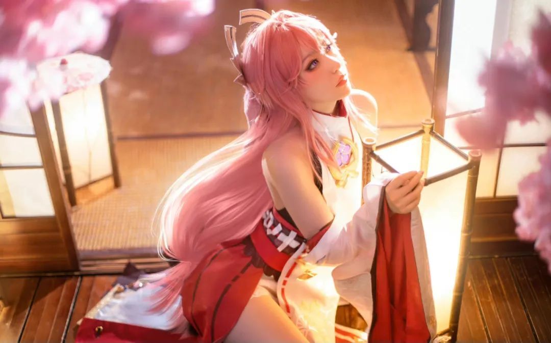 原神cos：申鹤泳装颜值太美了！制服皮裤也不错！雷神女仆装让人狂喜！夜兰姿势超赞！