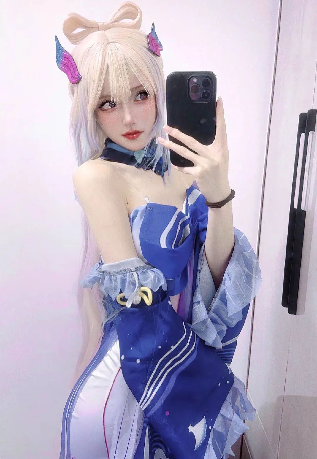 原神cos：女仆胡桃，黑色连衣裙优菈，双马尾女仆莫娜让人狂喜！公主裙心海太甜美了！