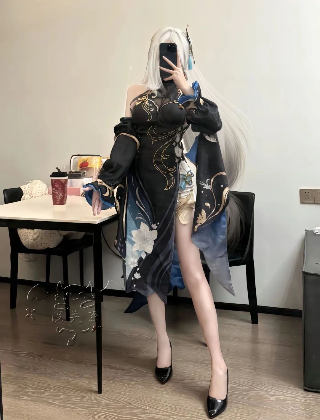 原神cos：黑丝+紧身衣，车模申鹤太顶级了！女仆刻晴甘雨双倍快乐！猫耳雷神也太萌了吧？