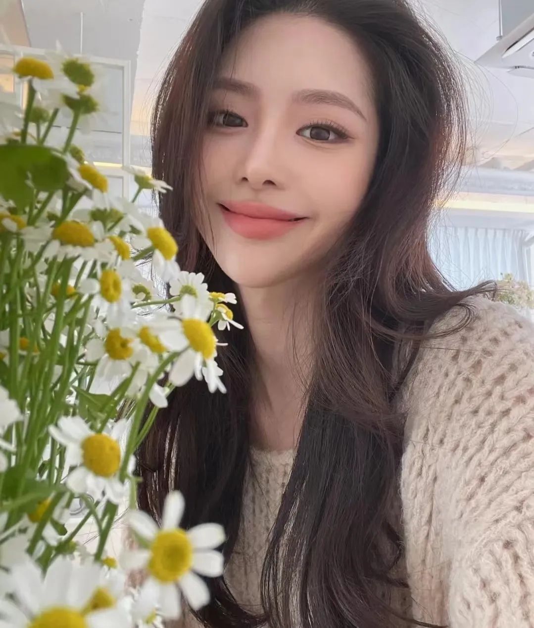 INS美女|韩国模特mayay，精致大气御姐风照片集