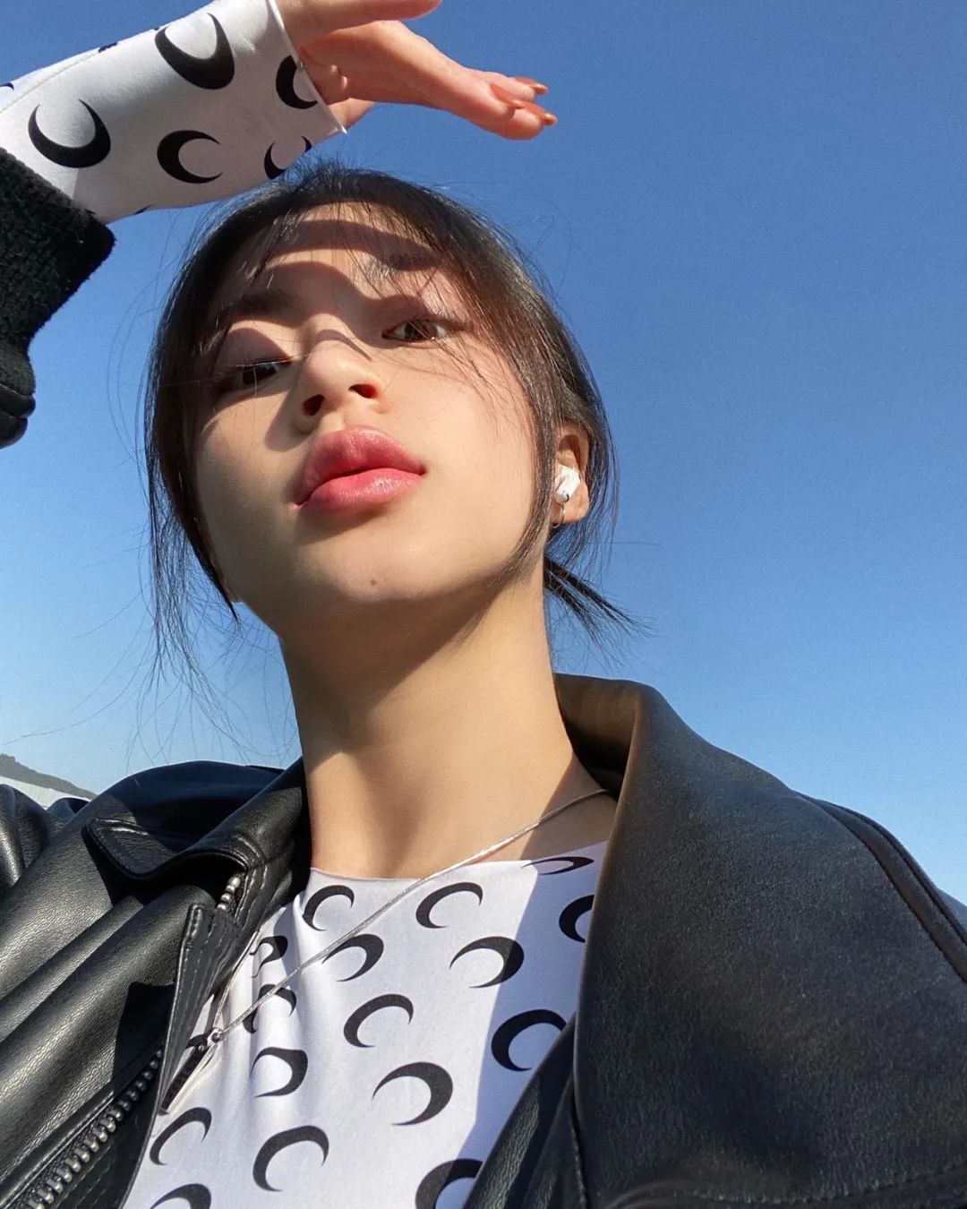 INS美女|韩国模特宋智英照片集，中性慵懒风越看越性感