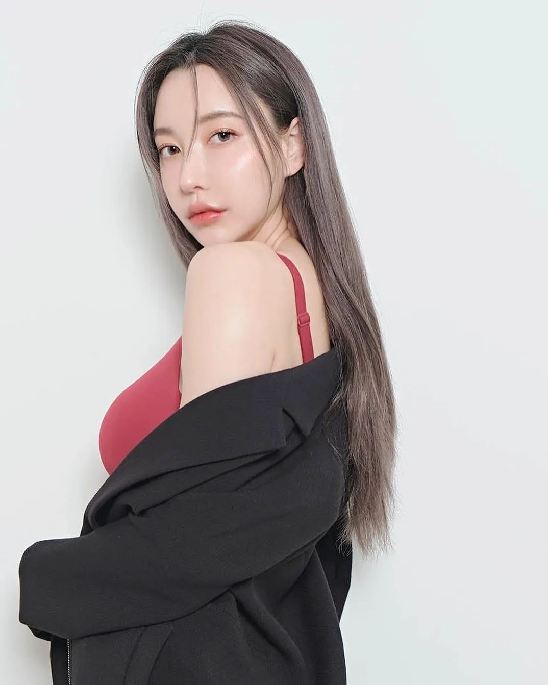INS美女 | 韩国普拉提教练yetto，精致面容的性感健身模特