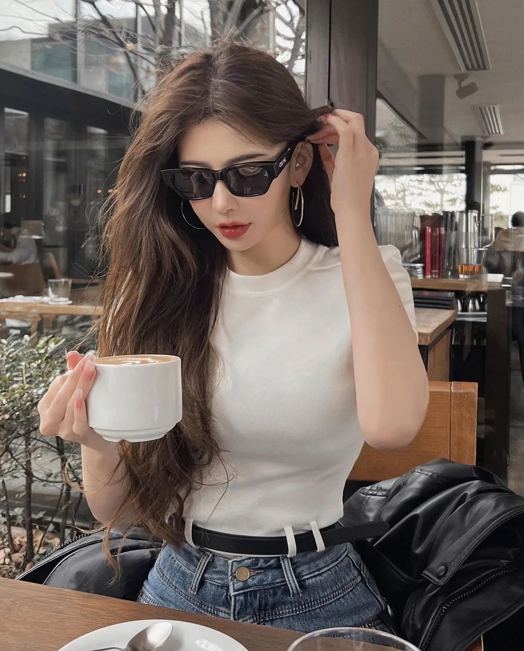 台湾模特粘婉柔，明道大学校花，洋娃娃美女！