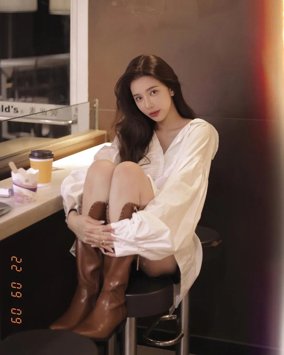 台湾模特粘婉柔，明道大学校花，洋娃娃美女！