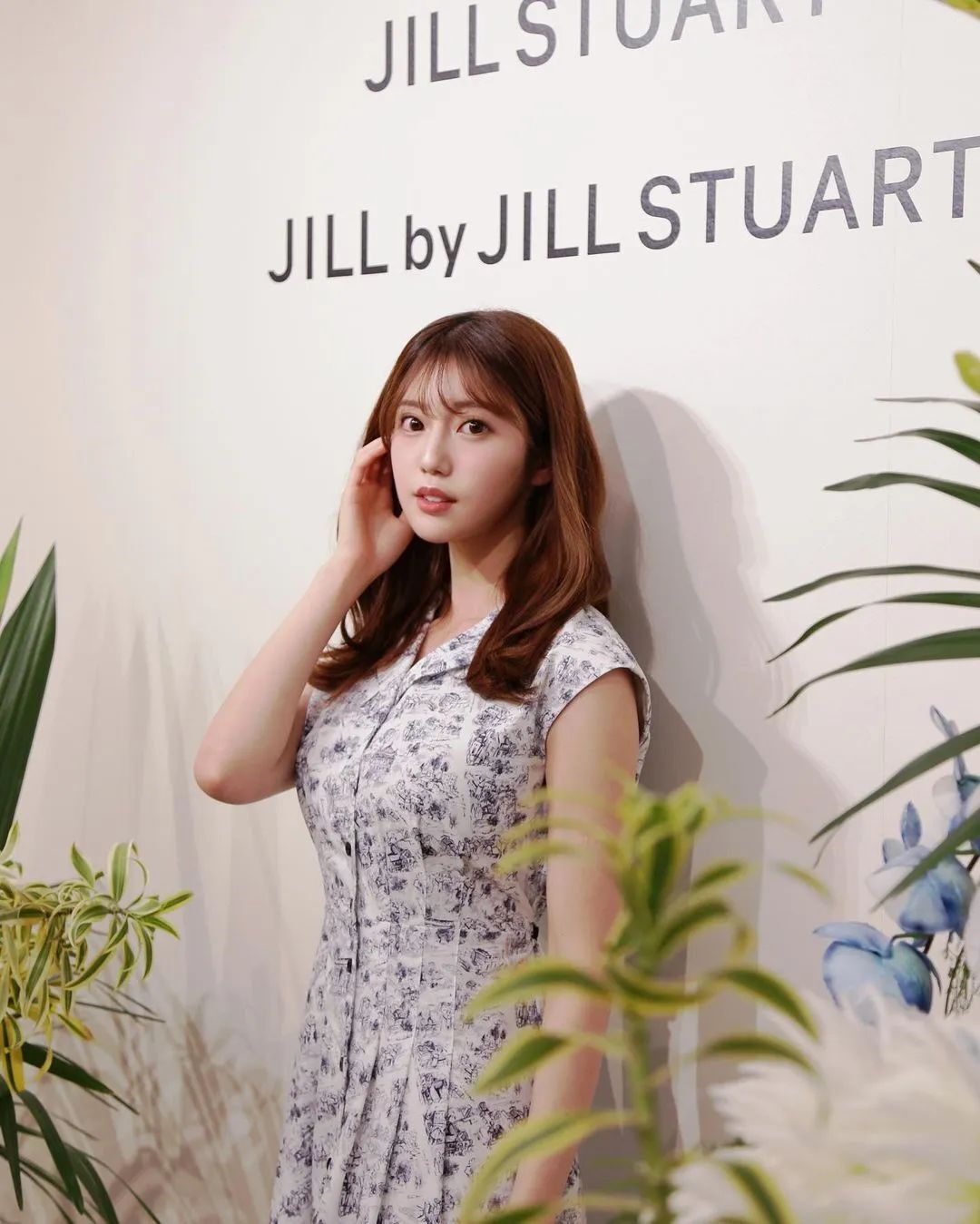 INS美女 | 日本网红模特夏木，完美曲线，高挑身姿