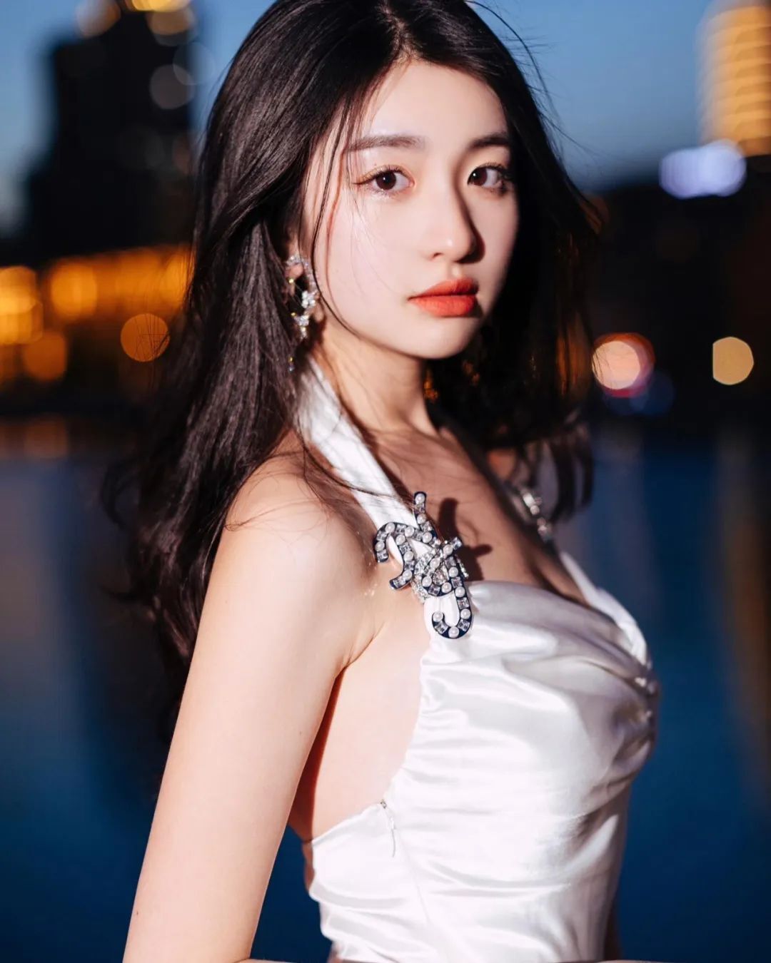 国内网红模特 | 甜美长相和御姐身材的纯欲风女神，撩人于无形