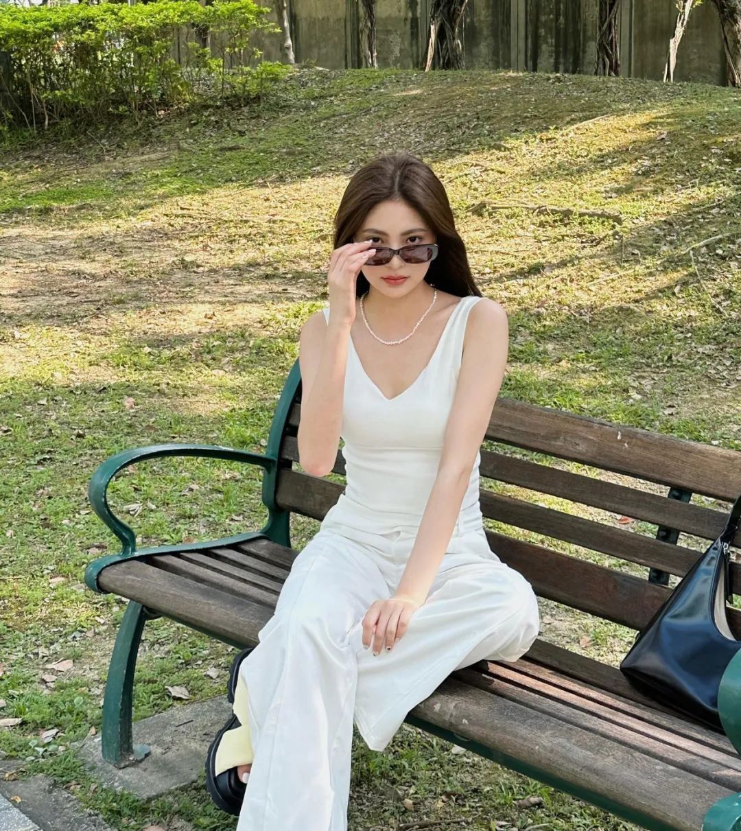 台湾长腿模特rosaxxlin，甜美长相和欧美风的S型曲线