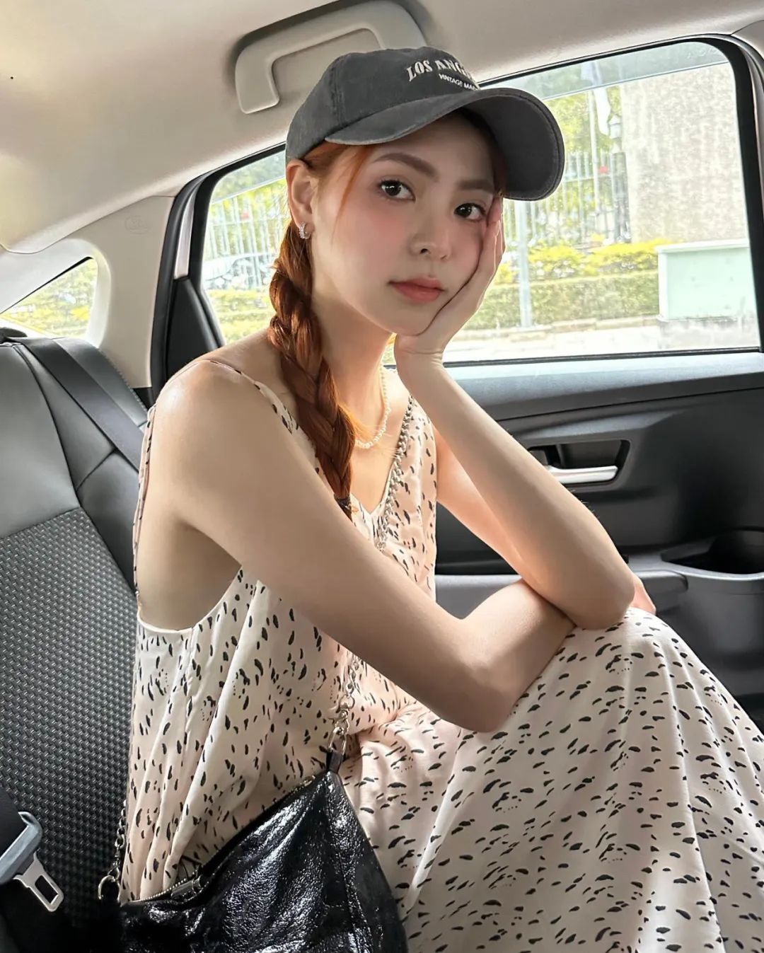 台湾长腿模特rosaxxlin，甜美长相和欧美风的S型曲线