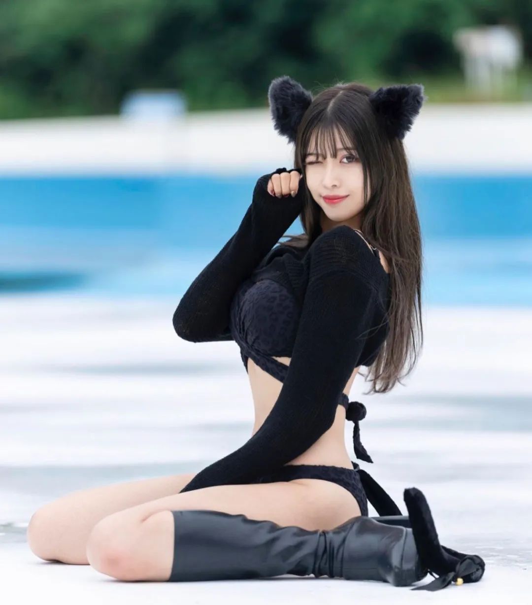 七濑奈奈| 23岁的日本赛车模特冠军 超丰满身材和逆天长腿