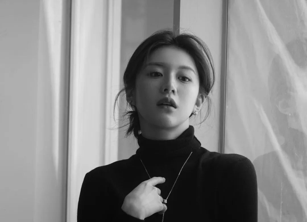 高允贞INS更新， 韩国“整形模板”的清冷系美女