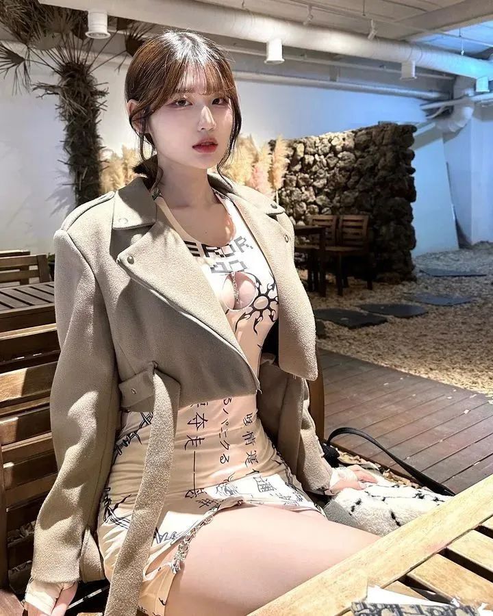 [仙女集]一双明月贴胸前，紫禁葡萄碧玉圆