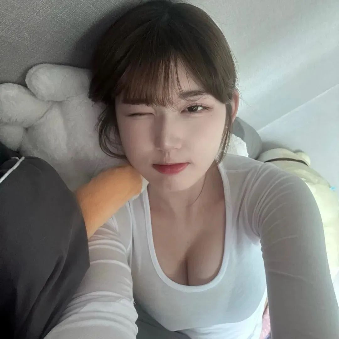 [仙女集]一双明月贴胸前，紫禁葡萄碧玉圆