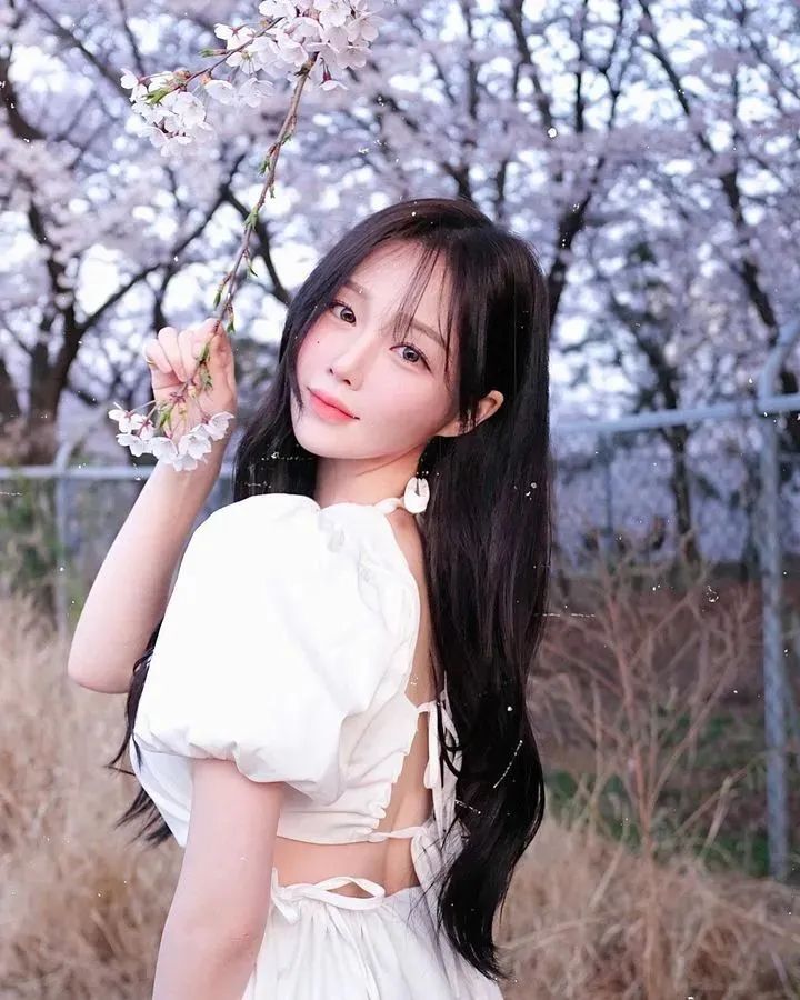 [仙女集]身材修长又有曲线，让人想起玲珑之美