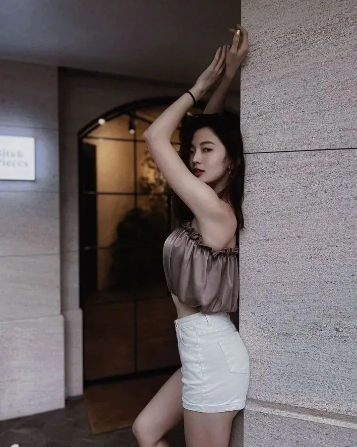 [仙女集]细看诸处好，人人道，柳腰身