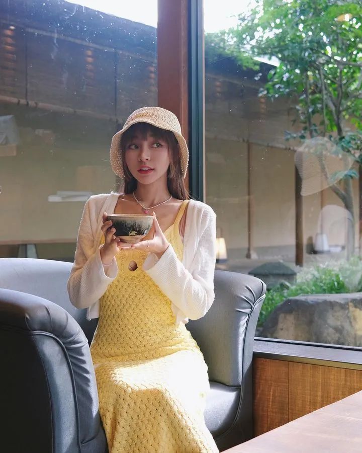 [仙女集]她望着年方十七，凹凸小巧，楚楚动人