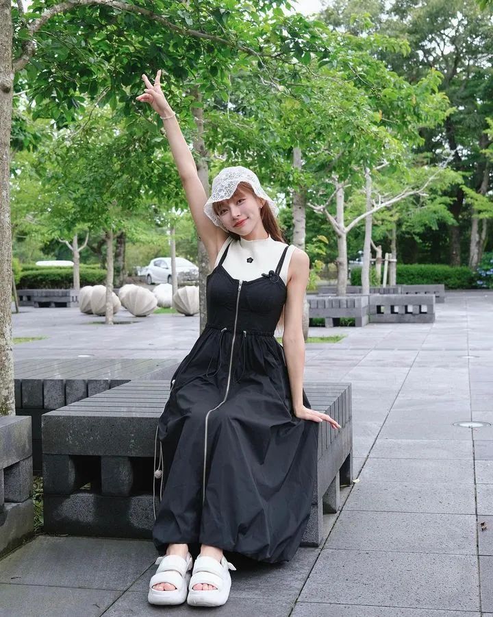 [仙女集]她望着年方十七，凹凸小巧，楚楚动人