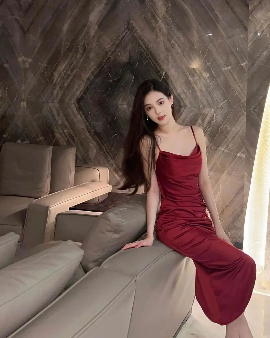 【美女壁纸】甜美御姐范网红女神来袭，夏日炎炎，有你最甜！