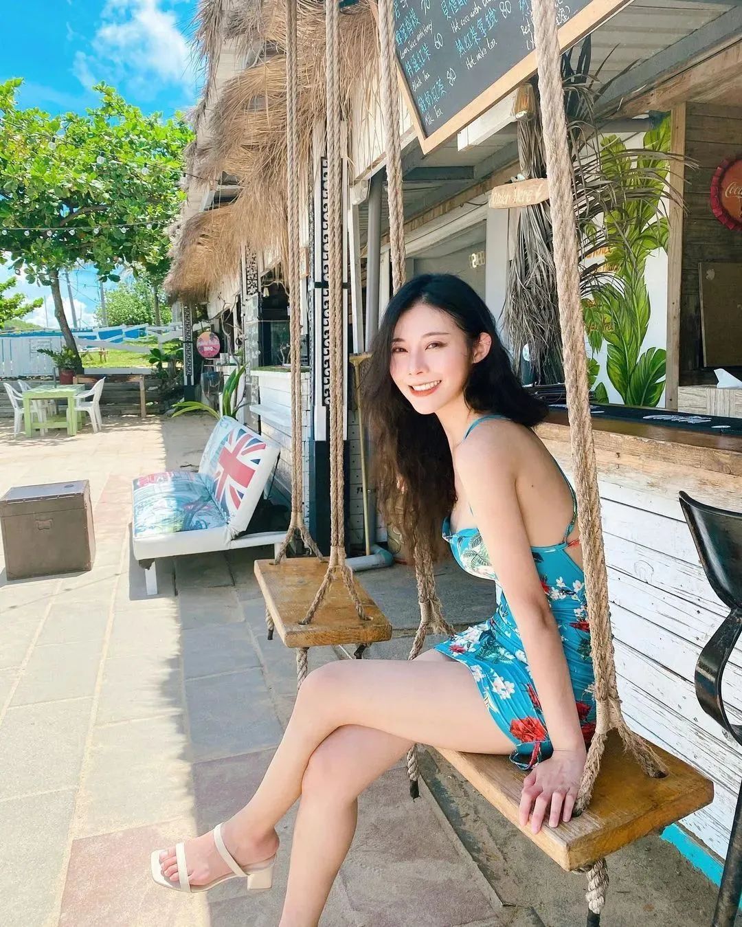 美女壁纸丨张香香，甜美可爱的“饮料店店花”