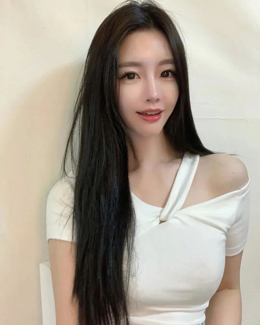 美女壁纸丨韩国网红bestido，笑容甜美可人的气质女神