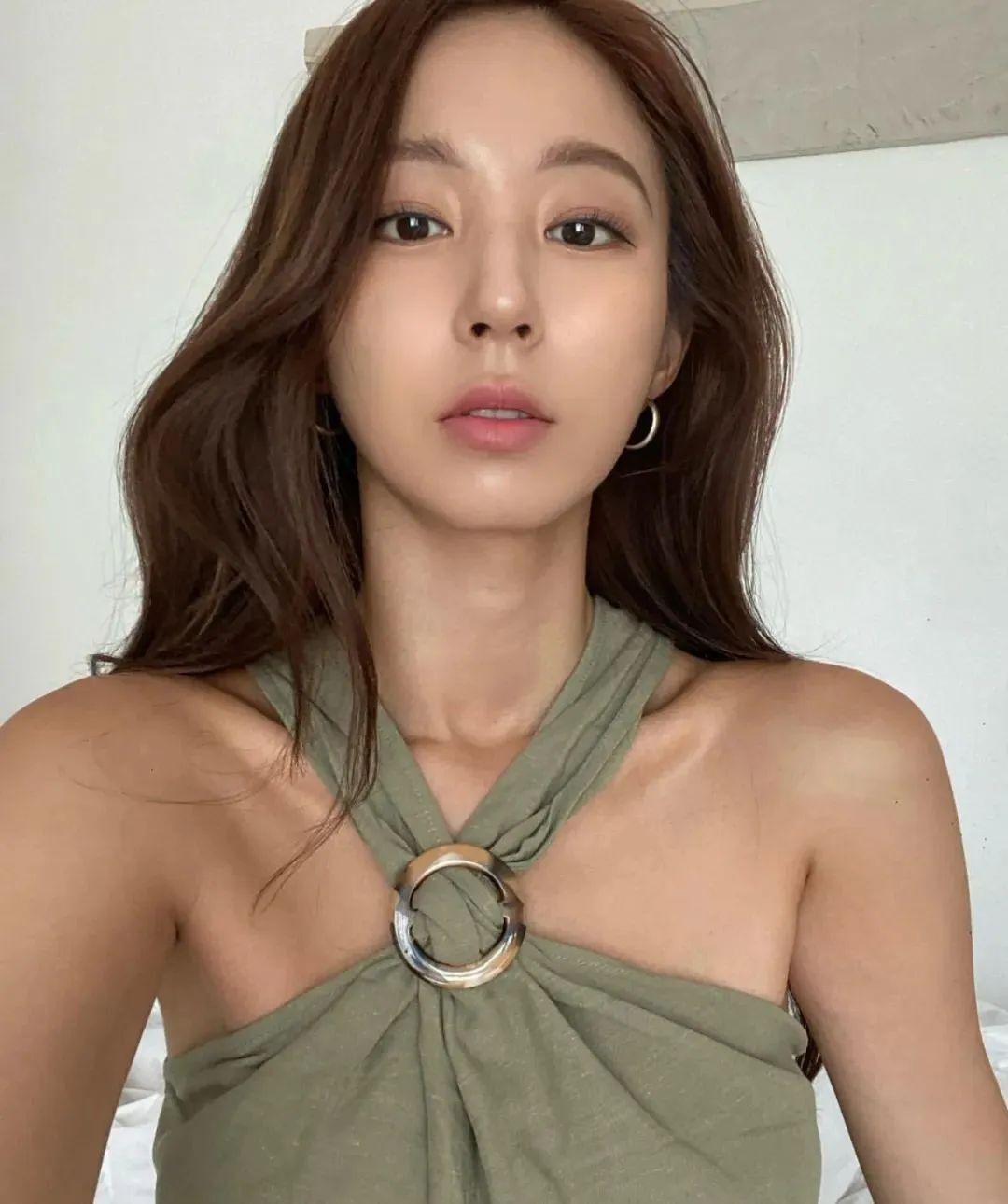 美女壁纸丨韩国模特金宝拉，气质出众的韩系美女