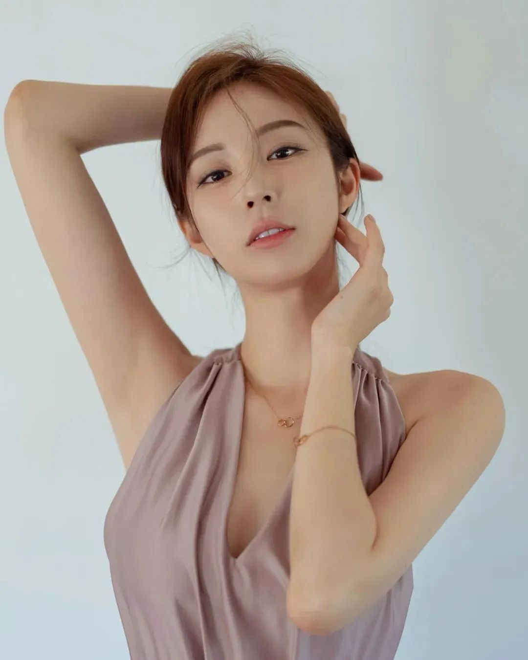 美女壁纸丨韩国模特金宝拉，气质出众的韩系美女