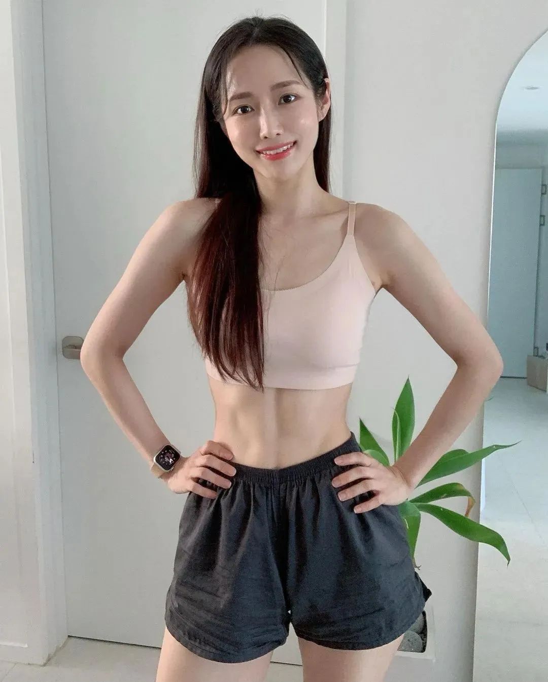 美女壁纸丨姜贤京，让人看了砰然心动的韩国健身女神
