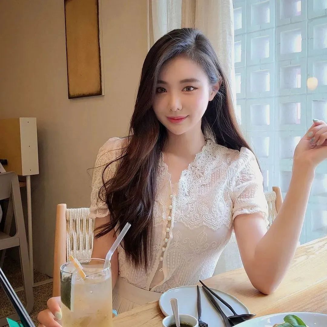 金瑞夏，甜美迷人的御姐范女神