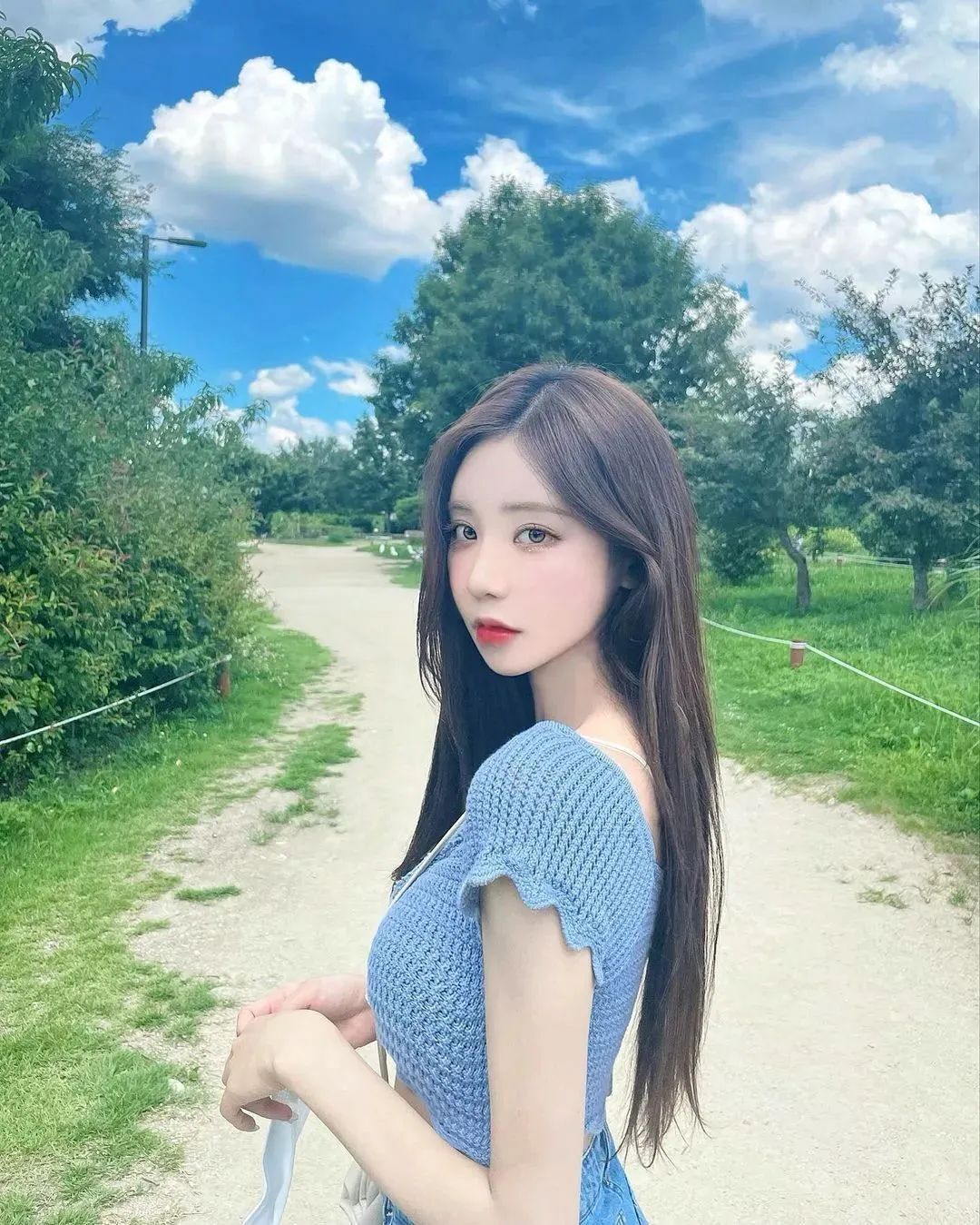 Vely,甜美可人的韩国网红美女