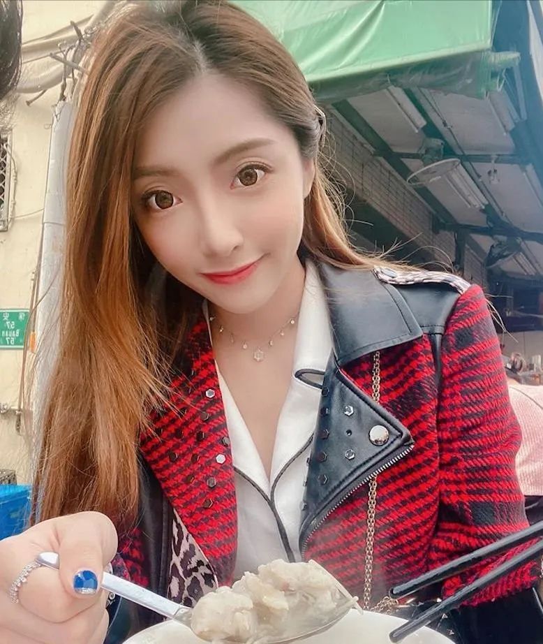 李佳玲，才貌双全惹人爱的网红美女