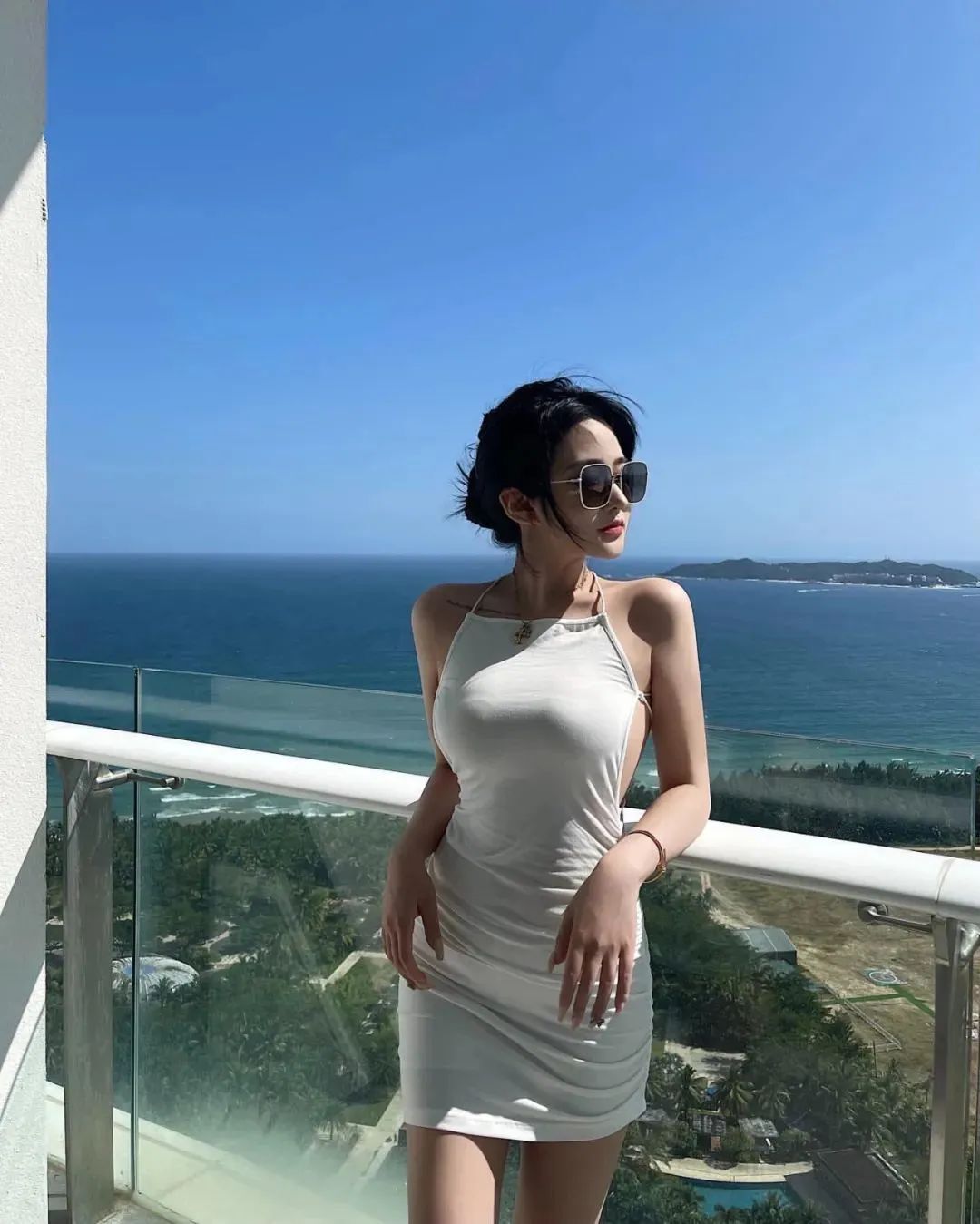 国产网红小77，从头到脚都十分精致的网红美女