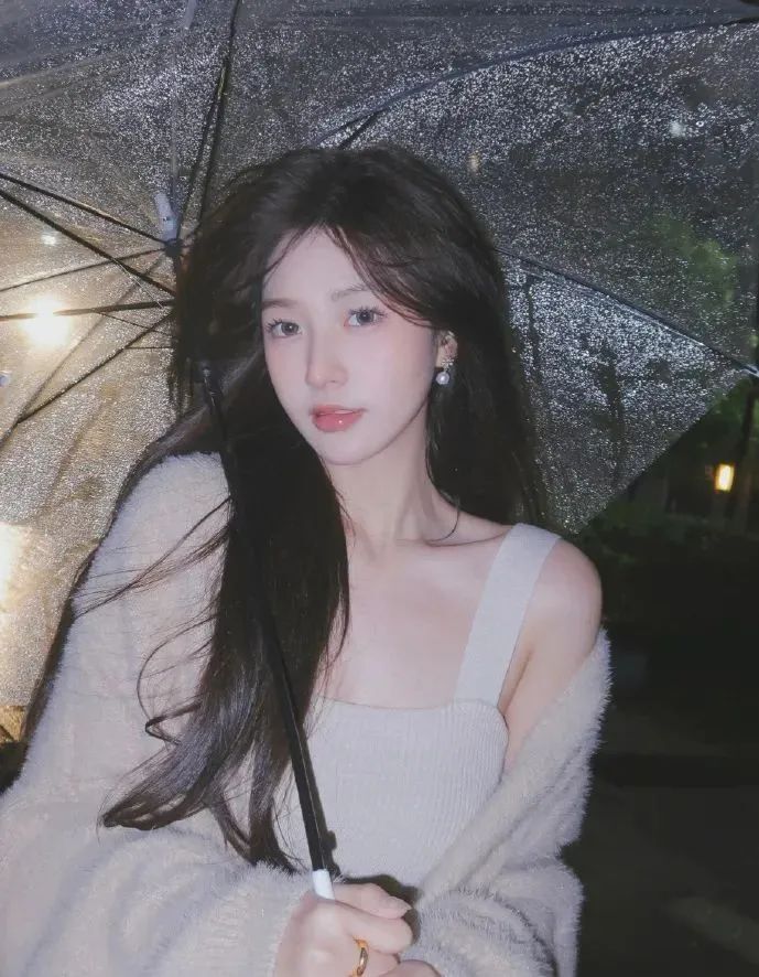 北影校花邓子怡，甜美迷人的00后小美女