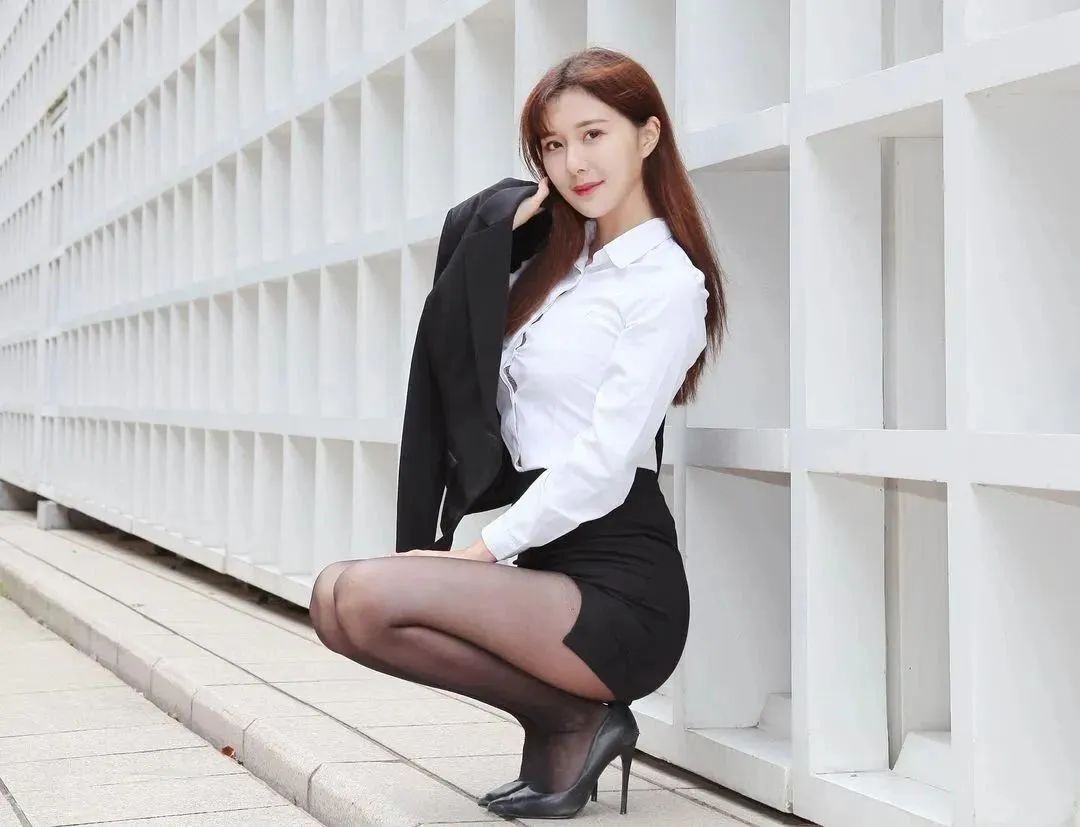 台湾艺术大学校花陈郁晴，甜美可人的气质女神