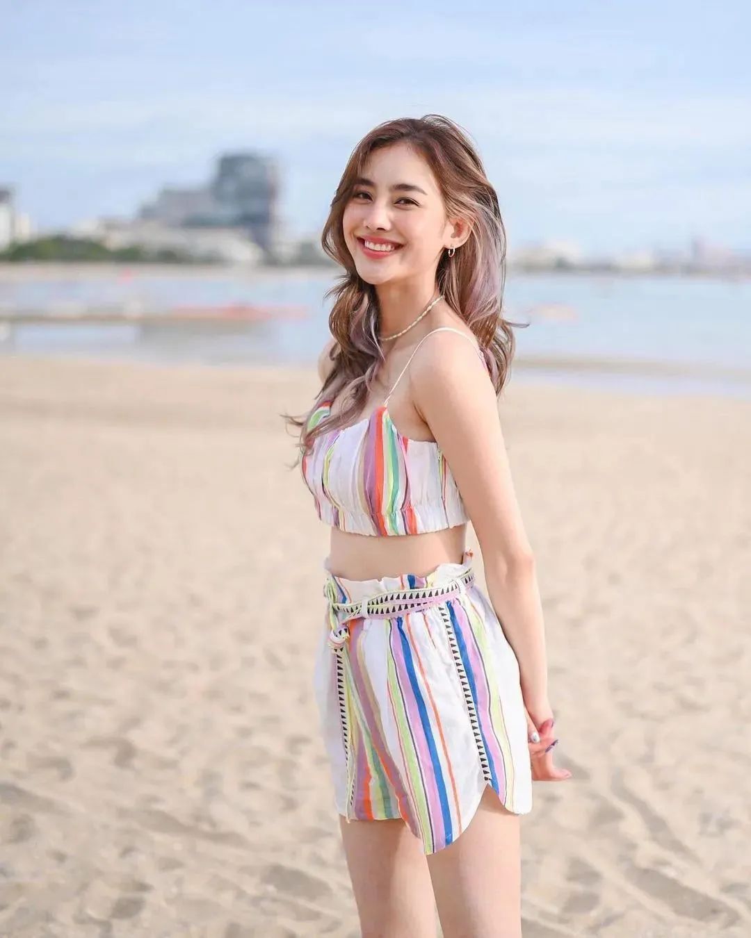 泰国名模瓦拉塔雅，30岁单身未婚的她，美出新高度
